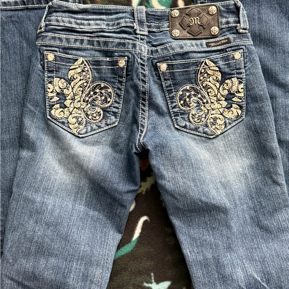 Miss Me Mid Blue Boot Cut Jeans with Cream Embroidered Back Pockets size 26
